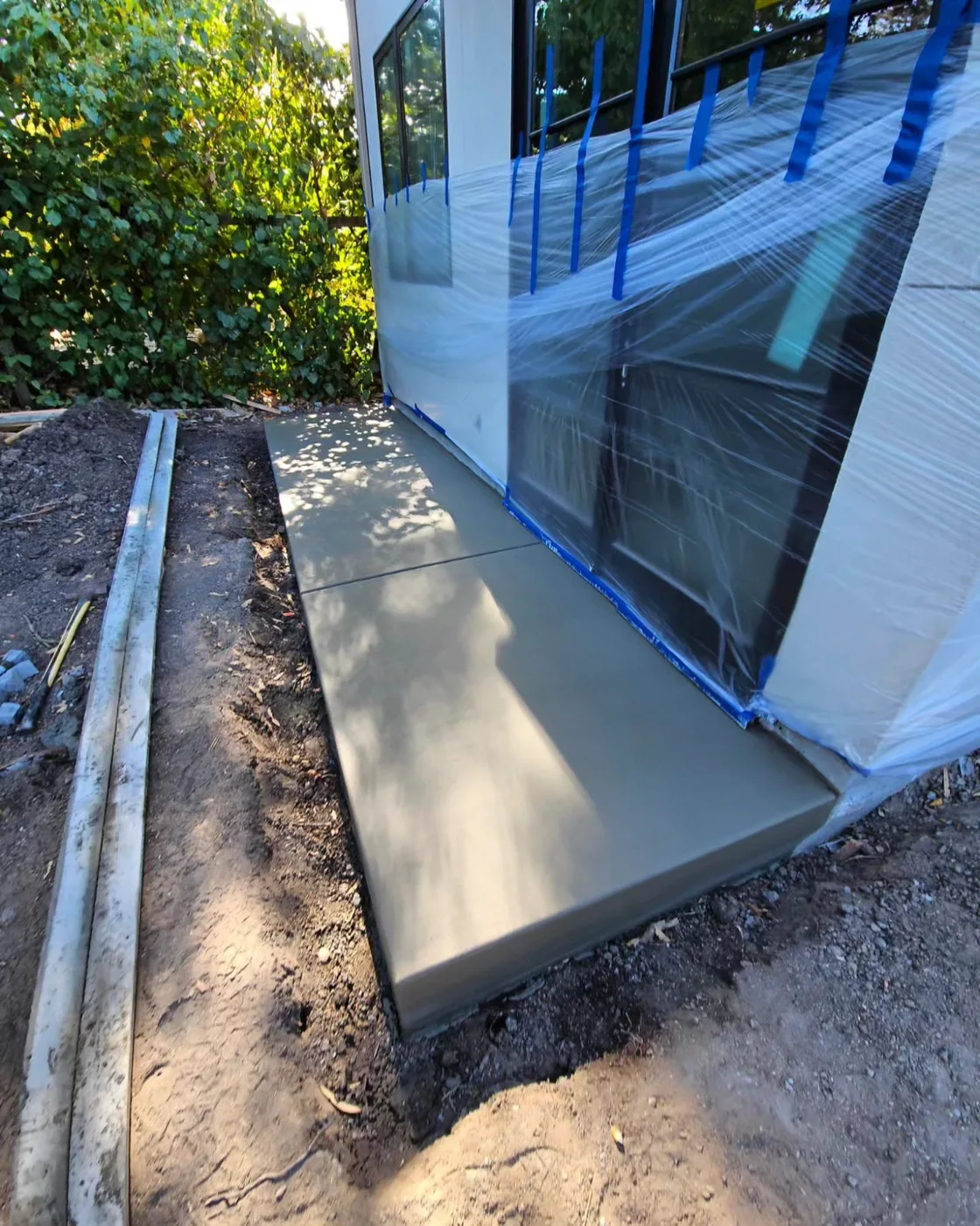 The fresh landing pad wrapping the ADU’s protected entry door — Danville Landing Pad & Curb Drainage, Danville, CA
